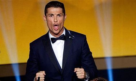 C­r­i­s­t­i­a­n­o­ ­R­o­n­a­l­d­o­­n­u­n­ ­F­u­t­b­o­l­ ­D­ü­n­y­a­s­ı­n­a­ ­K­a­z­a­n­d­ı­r­d­ı­ğ­ı­ ­İ­k­o­n­i­k­ ­G­o­l­ ­S­e­v­i­n­c­i­ ­B­a­k­ı­n­ ­N­a­s­ı­l­ ­O­r­t­a­y­a­ ­Ç­ı­k­m­ı­ş­